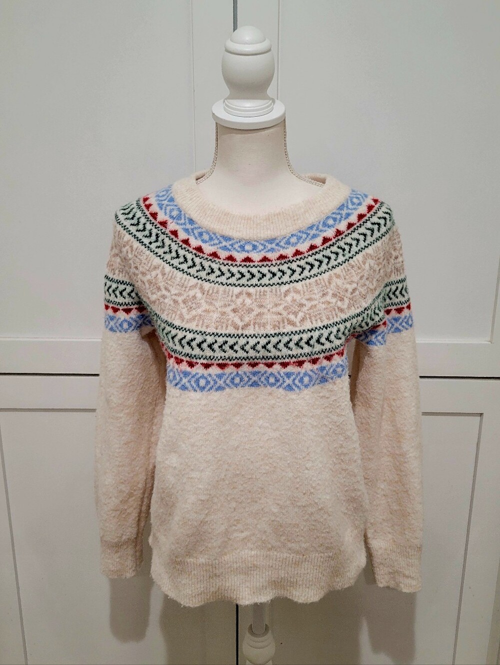 Croft & Barrow Cream Fair Isle Crew Sweater with Blue, Green & Red Accents | L